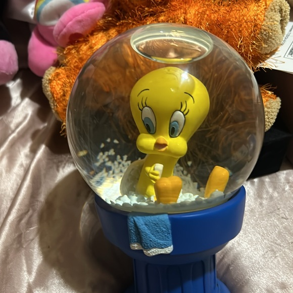 Looney Tunes Tweety Bird 1996 Snow Globe - Picture 2 of 6